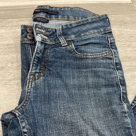 D- Levi’s Slender Straight 526 Jeans - Picture 2 of 9